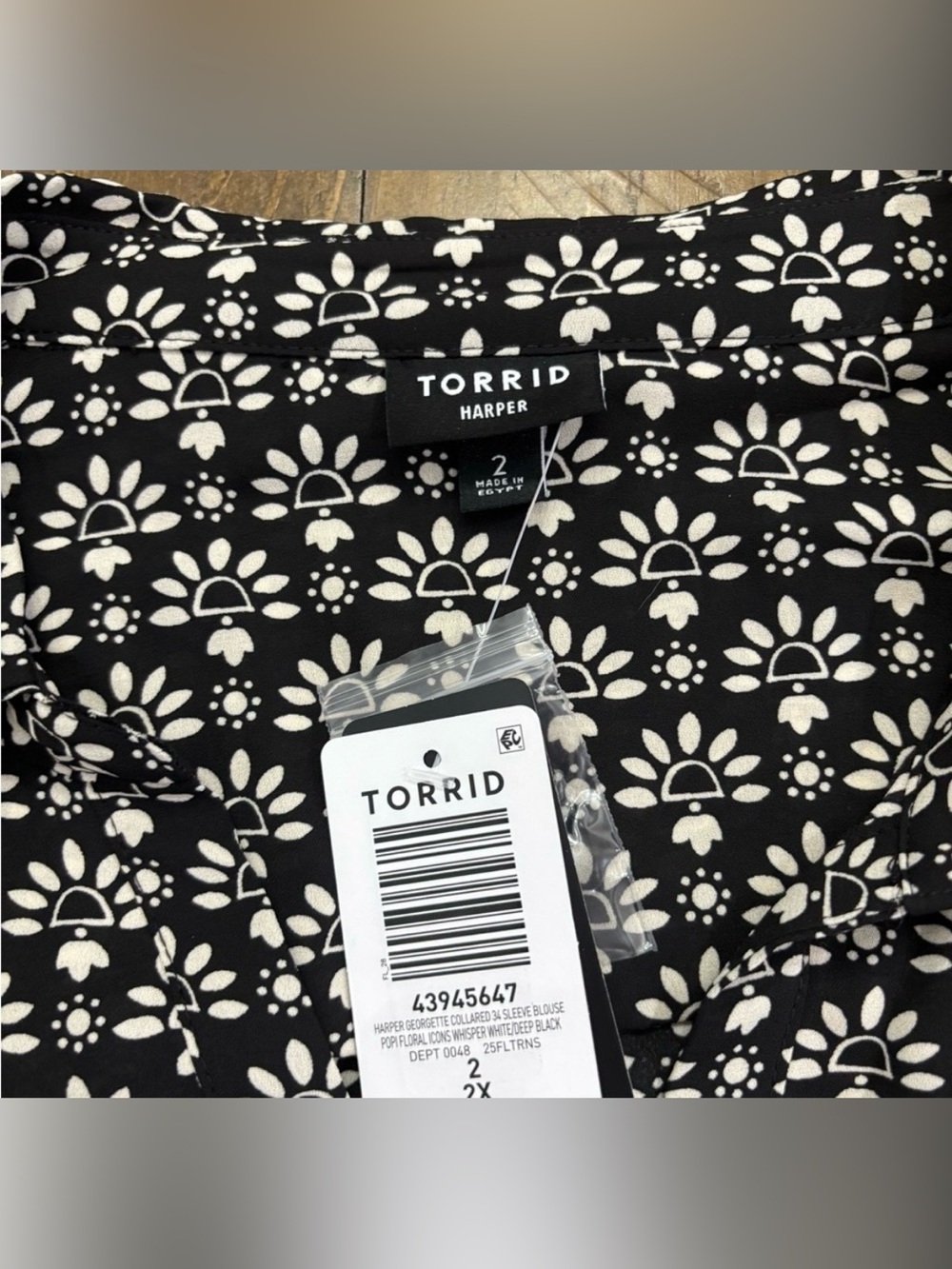 Torrid Harper 3/4 Sleeve Blouse in Black and White - Picture 3 of 6